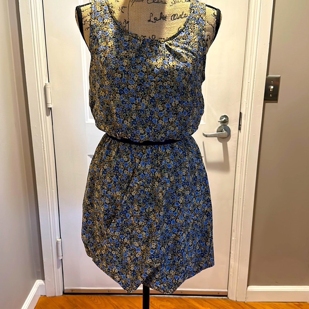 Maeve blue floral mini dress grosgrain ribbon belt and pockets. Size 2